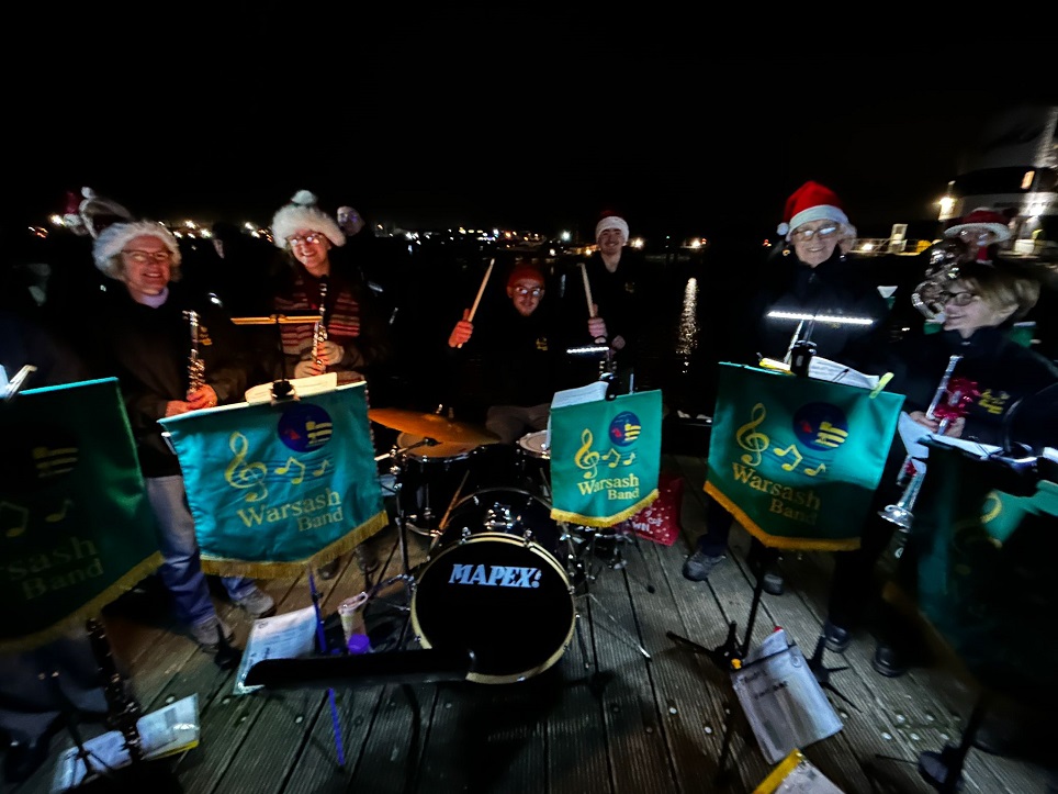 Warsash Community Carols 2024 - enable javascript to see slideshow here